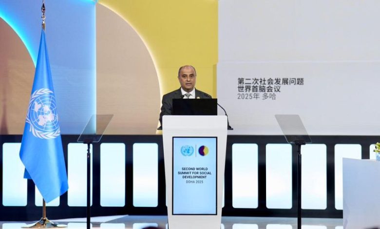 رئيس الوزراء في مؤتمر القمة العالمي للتنمية يؤكد التزام اليمن بمبادئ العدالة الاجتماعية والمساواة