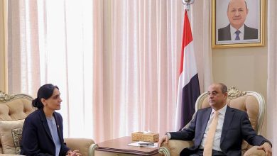 رئيس الوزراء يستعرض مع السفيرة البريطانية مستجدات التعاون الثنائي وتطورات الأوضاع