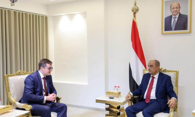 رئيس الوزراء يستقبل في عدن السفير الروسي الجديد لدى اليمن