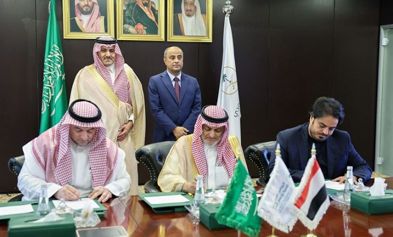 رئيس الوزراء يشهد توقيع مذكرة تفاهم لتنفيذ مشاريع تنموية في مجال الطاقة الكهربائية باليمن