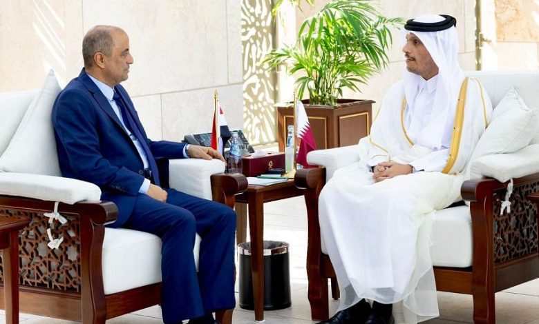 رئيس الوزراء يعقد جلسة مباحثات مع نظيره القطري