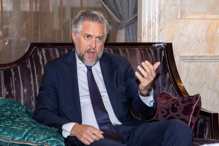 رئيس بعثة الاتحاد الأوروبي في اليمن: ندرس تصنيف الحوثيين جماعة إرهابية