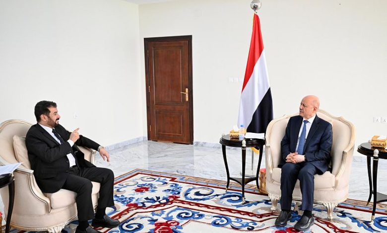 رئيس مجلس القيادة يؤكد مضي الدولة في تعزيز آليات الرقابة والمحاسبة ومكافحة الفساد