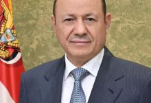 رئيس مجلس القيادة يدعو في بيان للشعب الى تعزيز وحدة الصف واسناد مؤسسات الدولة وعدم تسييس القضايا العادلة