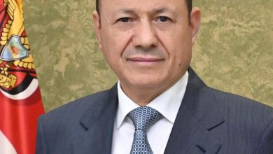 رئيس مجلس القيادة يدعو في بيان للشعب الى تعزيز وحدة الصف واسناد مؤسسات الدولة وعدم تسييس القضايا العادلة