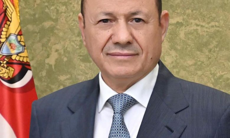 رئيس مجلس القيادة يدعو في بيان للشعب الى تعزيز وحدة الصف واسناد مؤسسات الدولة وعدم تسييس القضايا العادلة