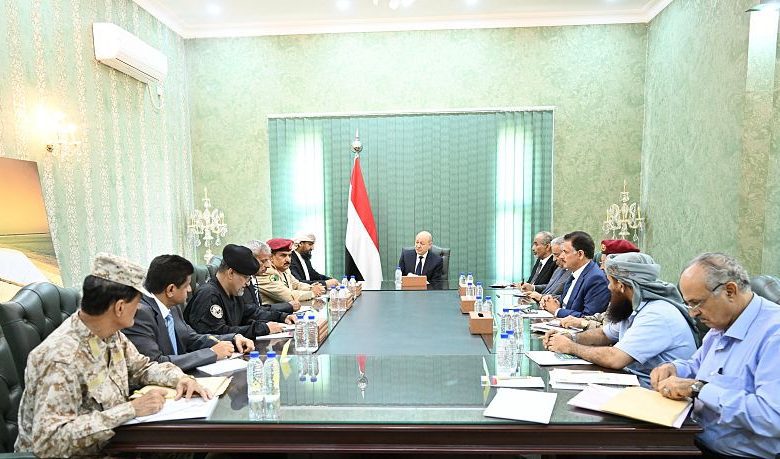 رئيس مجلس القيادة يرأس اجتماعا للجنة الامنية العليا