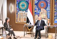 رئيس مجلس القيادة يستقبل سفيرة الجمهورية الفرنسية