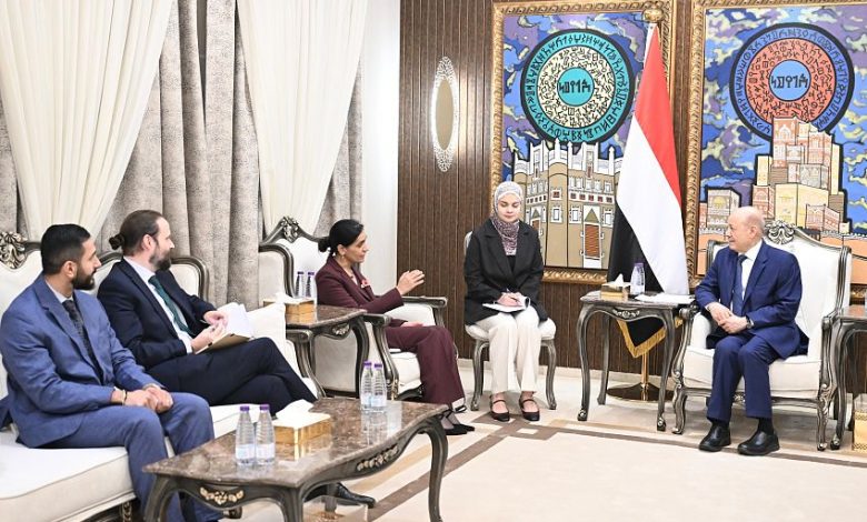 رئيس مجلس القيادة يستقبل سفيرة المملكة المتحدة