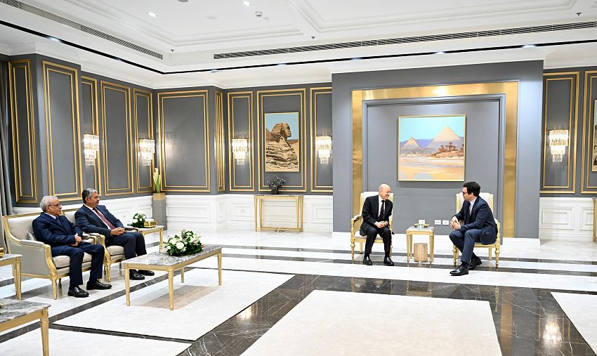 رئيس مجلس القيادة ينهي زيارة الى القاهرة بعد مشاركته في فعاليات افتتاح المتحف المصري الكبير