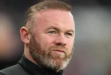 روني يطالب سلوت بإبعاد محمد صلاح عن تشكيلة ليفربول