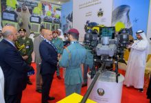 طارق صالح يزور معرض دبي للطيران 2025