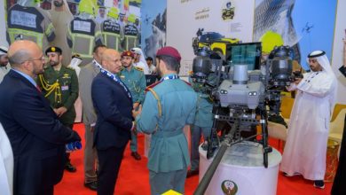 طارق صالح يزور معرض دبي للطيران 2025