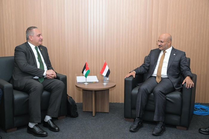 طارق صالح يلتقي رئيس وفد الأردن إلى قمة المناخ