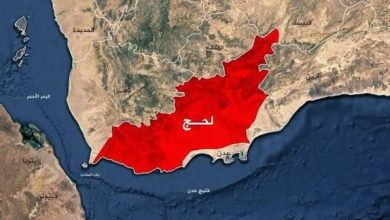 عبوات حوثية تصيب شابين في طريق فرعي يربط لحج بتعز