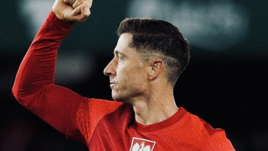 عدد أهداف ليفاندوفسكي مع برشلونة وبولندا هذا الموسم