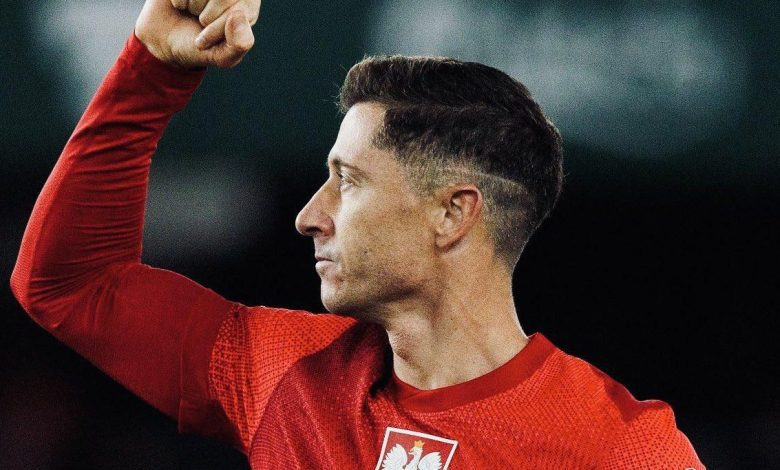 عدد أهداف ليفاندوفسكي مع برشلونة وبولندا هذا الموسم