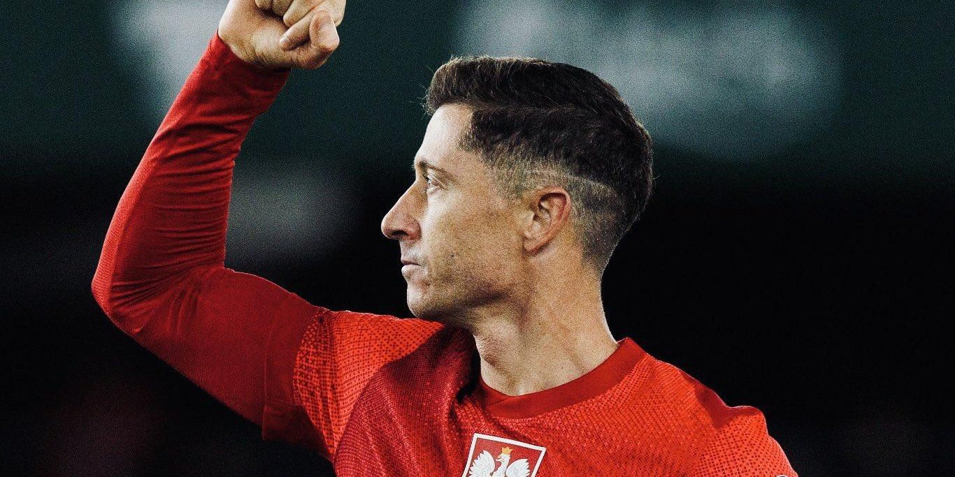 عدد أهداف ليفاندوفسكي مع برشلونة وبولندا هذا الموسم