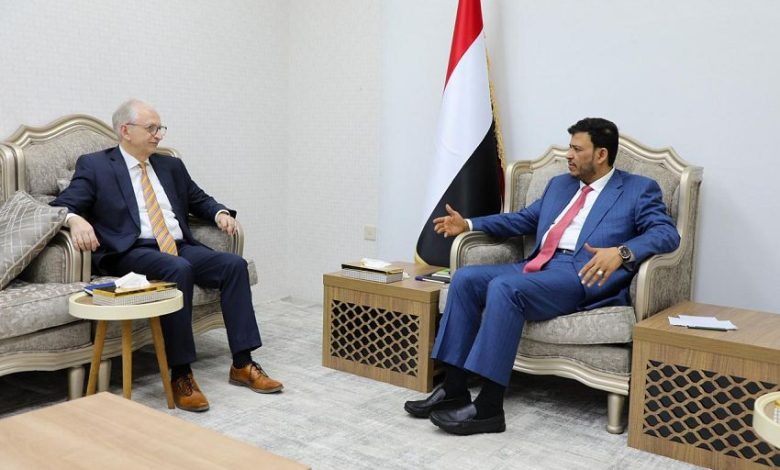 عضو مجلس القيادة الرئاسي الدكتور عبدالله العليمي يستقبل سفير ألمانيا الاتحادية