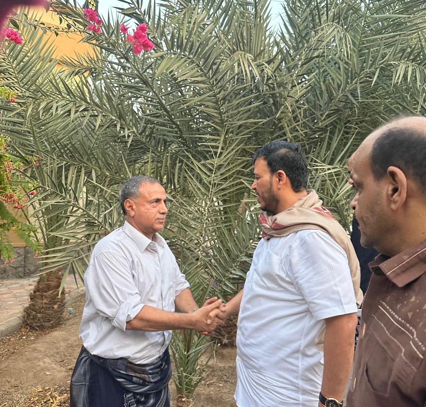 عضو مجلس القيادة الرئاسي، الدكتور عبدالله العليمي يعزي رئيس جامعة عدن في وفاة حفيده