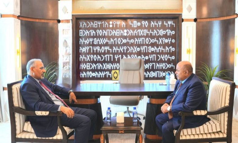 عضو مجلس القيادة اللواء الزُبيدي يلتقي محافظ حضرموت