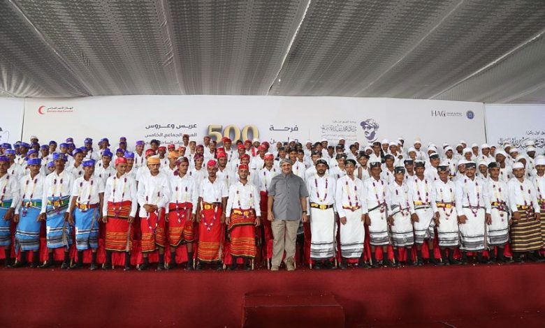 عضو مجلس القيادة طارق صالح يرعى العرس الجماعي الخامس لـ 500 عريساً وعروس