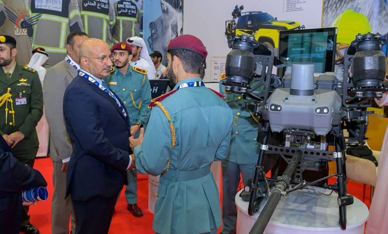 عضو مجلس القيادة طارق صالح يزور على معرض دبي للطيران 2025