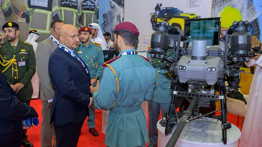 عضو مجلس القيادة طارق صالح يزور على معرض دبي للطيران 2025