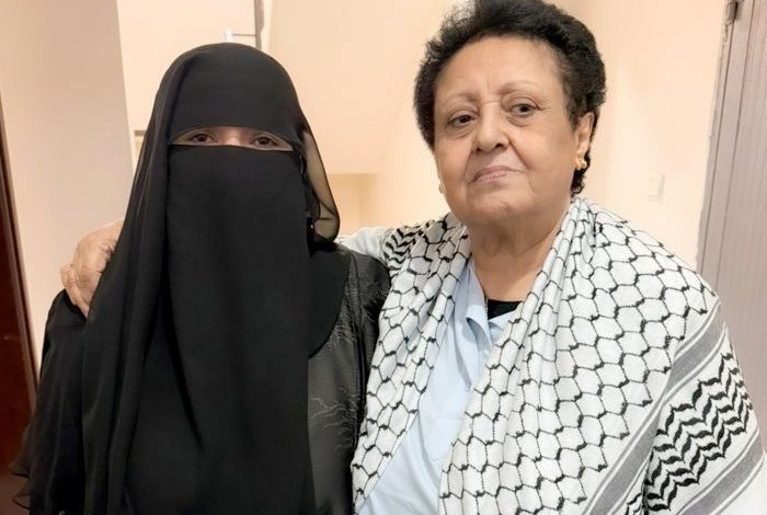 فائقة السيد تصل المخا للمشاركة في إحياء الذكرى الثامنة لثورة ديسمبر