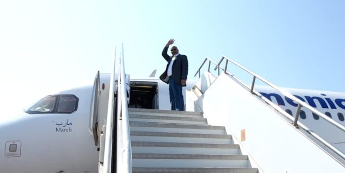 فيديو| للمشاركة في قمة المناخ.. طارق صالح يغادر في أولى رحلات الخطوط الجوية اليمنية من مطار المخا الدولي