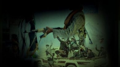 قيادي حوثي يعتدي على نساء في مقبنة وينهب عشرات الهواتف منهن