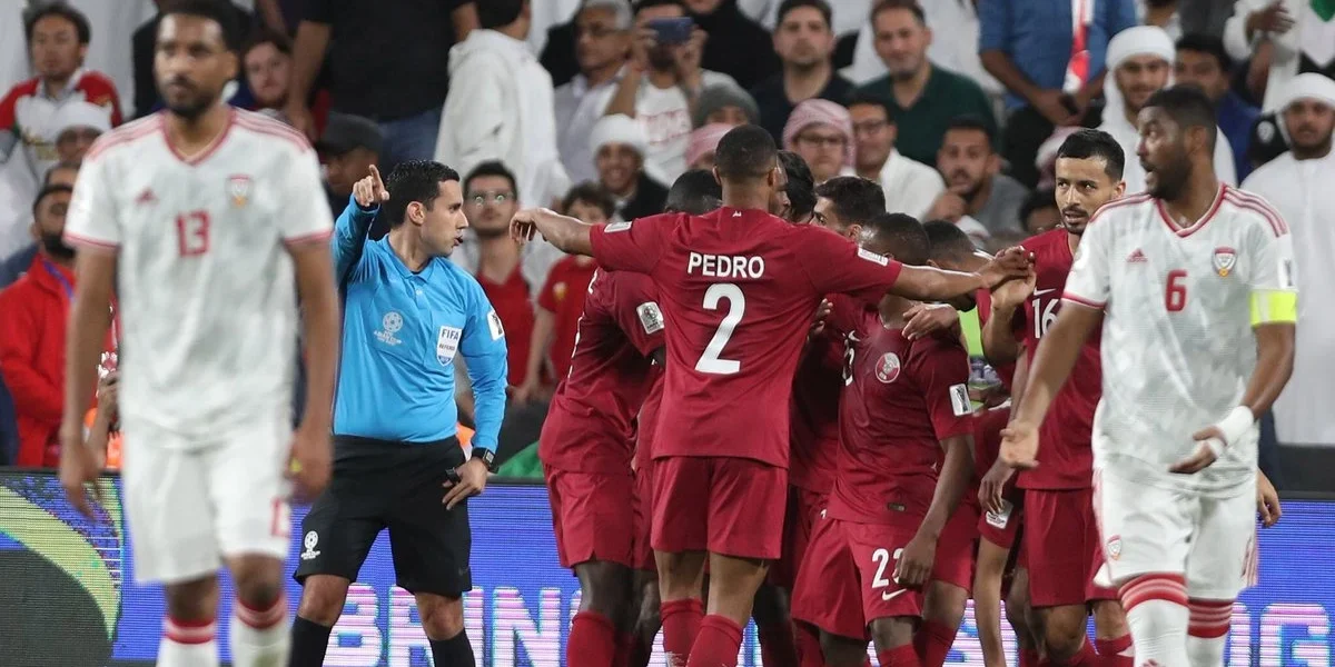 كيف ظهروا لاعبو الإمارات ضد العراق ؟