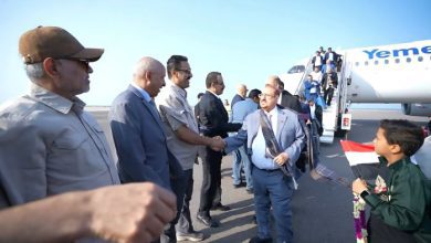 لدى وصوله المخا.. رئيس مجلس النواب يشيد بالنهضة التنموية