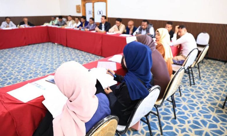 لقاء تشاوري بتعز يوصي بإنشاء وحدة قانونية لحماية الصحفيين وتفعيل القنوات الرسمية للمعلومات