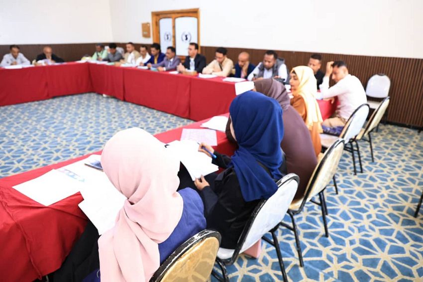 لقاء تشاوري بتعز يوصي بإنشاء وحدة قانونية لحماية الصحفيين وتفعيل القنوات الرسمية للمعلومات