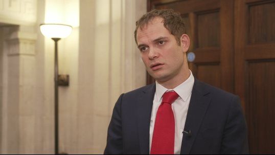 لندن: دعم اليمن في مكافحة تهريب السلاح وحماية الملاحة أولوية.. والشراكة بين البلدين ركيزة لاستقرار المنطقة