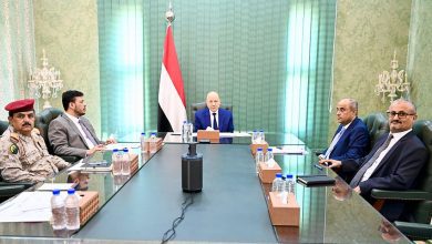 مجلس القيادة يجدد دعمه الكامل للإصلاحات الحكومية الشاملة ويشيد بالجاهزية العالية للقوات المسلحة والامن وكافة التشكيلات العسكرية