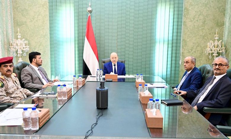 مجلس القيادة يجدد دعمه الكامل للإصلاحات الحكومية الشاملة ويشيد بالجاهزية العالية للقوات المسلحة والامن وكافة التشكيلات العسكرية