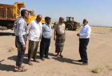 محافظ الحديدة يتفقد طريق النصر الزراعي ويشيد بجهود طارق صالح ودعم الإمارات