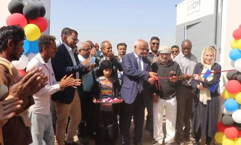 محافظ الحديدة يفتتح مشروع مياه في حيس