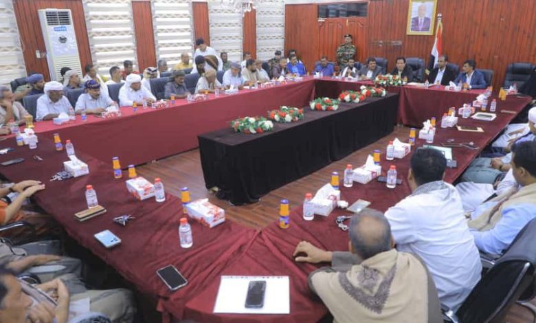 محافظ المهرة يترأس اجتماعًا استثنائياً مشتركًا للمجلس المحلي والمكتب التنفيذي