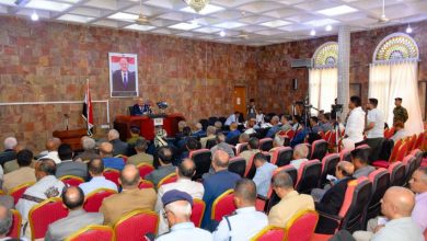 محافظ تعز يترأس لقاءً موسعاً لمناقشة التقرير الاولي لمستوى تنفيذ القرار الرئاسي رقم (11) لعام 2025م