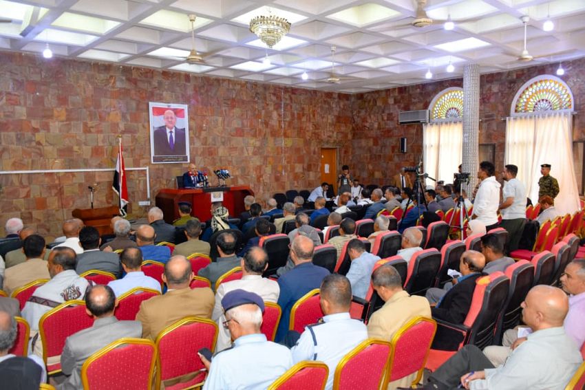 محافظ تعز يترأس لقاءً موسعاً لمناقشة التقرير الاولي لمستوى تنفيذ القرار الرئاسي رقم (11) لعام 2025م