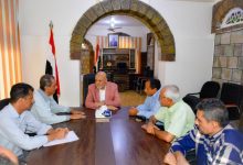 محافظ تعز يلتقي الفريق الهندسي لإعداد دراسة محطة كهرباء عصيفرة