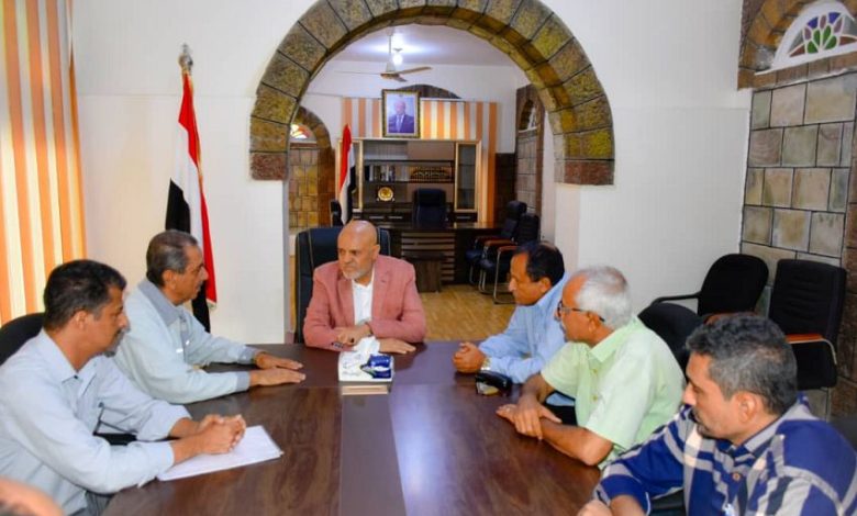 محافظ تعز يلتقي الفريق الهندسي لإعداد دراسة محطة كهرباء عصيفرة