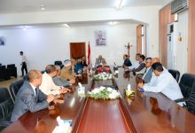 محافظ تعز يناقش الترتيبات الجارية لتشغيل ميناء المخا