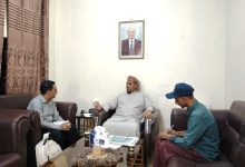 محافظ سقطرى يؤكد أهمية تعزيز الشراكة في المشاريع البيئية ويتفقد تجهيزات مبنى السلطة المحلية