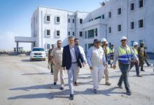 محافظ عدن يطلع على سير العمل في مشروع مدينة الشيخ محمد بن زايد الطبية