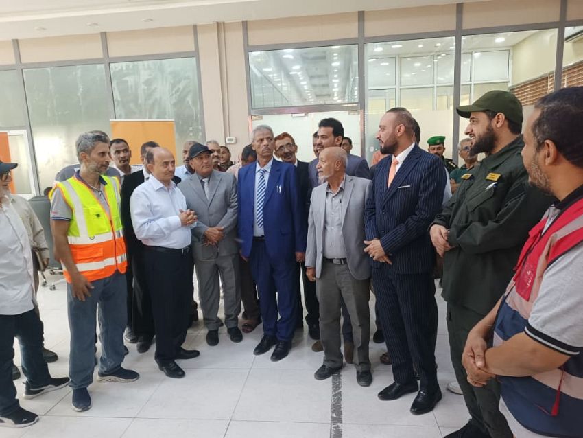 محافظ لحج ونائب وزير الصناعة يزوران عدداً من المصانع الاستثمارية بالمحافظة