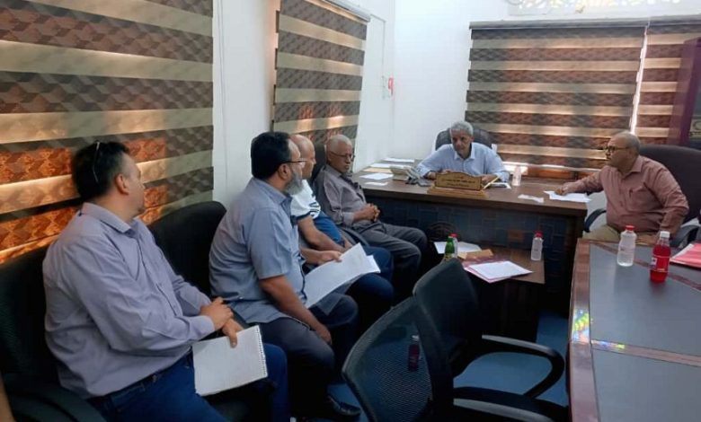 محافظ لحج يناقش مع مشروع الأشغال العامة والصندوق الاجتماعي للتنمية إطلاق مشاريع زراعية في تُبَن